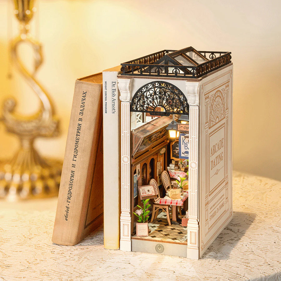 Book nook Arcade Dating Rolife assemblé