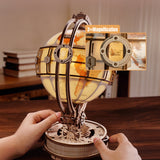 Globe terrestre motorisé en bois Rokr ST003D, vue 5